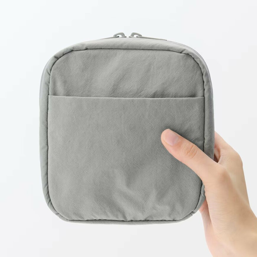 リンクルナイロン 大きく開くスクエアポーチ