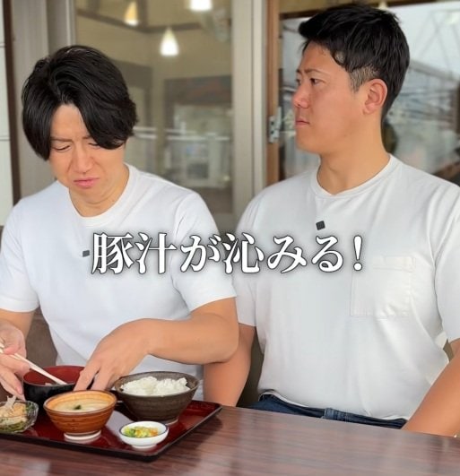 とろろ丼に付け合わせの豚汁も最高