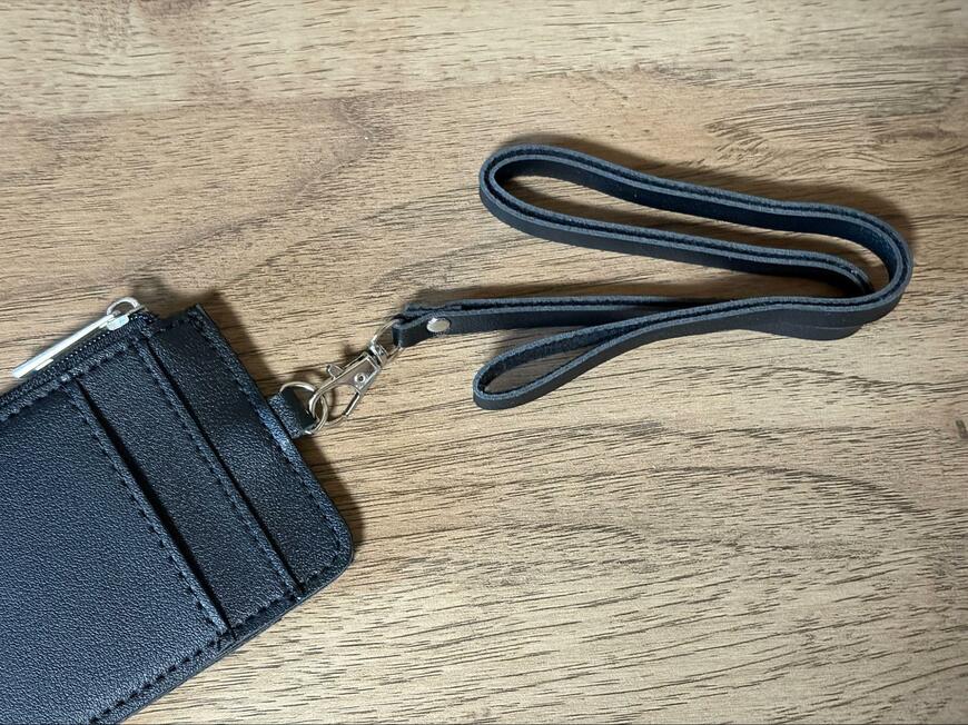 ダイソー、レザー調 小銭入れ付パスケースの画像