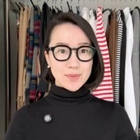 「服を買うなら、まず捨てる」年間20着だけで暮らすミニマリストの“クローゼットの中身”がすごい…！