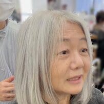 「パーフェクト」グレイヘアのマダムがチリから来店！上品なイメチェン姿が「チャーミング」と大反響