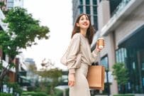 【最新】月々の「ファッション・美容費」平均額はいくら？女性の支出動向と20代男性に広がるメイク意識