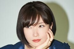 川上未映子 美しい自宅ガーデンを紹介。バラとクレマチスが咲き誇る空間に「育てるのが上手」「調和していていい感じ」と称賛の声。