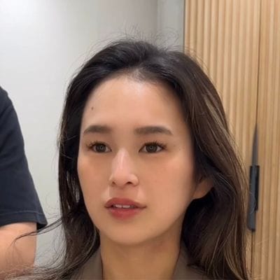 ロングヘアの女性がショートヘアにスタイルチェンジ→大人っぽくかっこいい雰囲気に大胆イメチェン