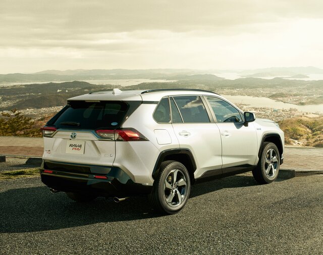 トヨタ「RAV4 PHV」が秋のキャンプにおすすめ！