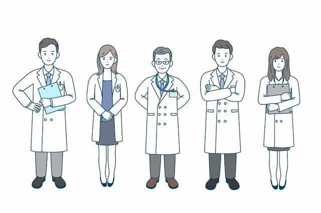 【男女別比較】医師の年収はいくら？平均年齢・勤続年数も【2023年シーズン】