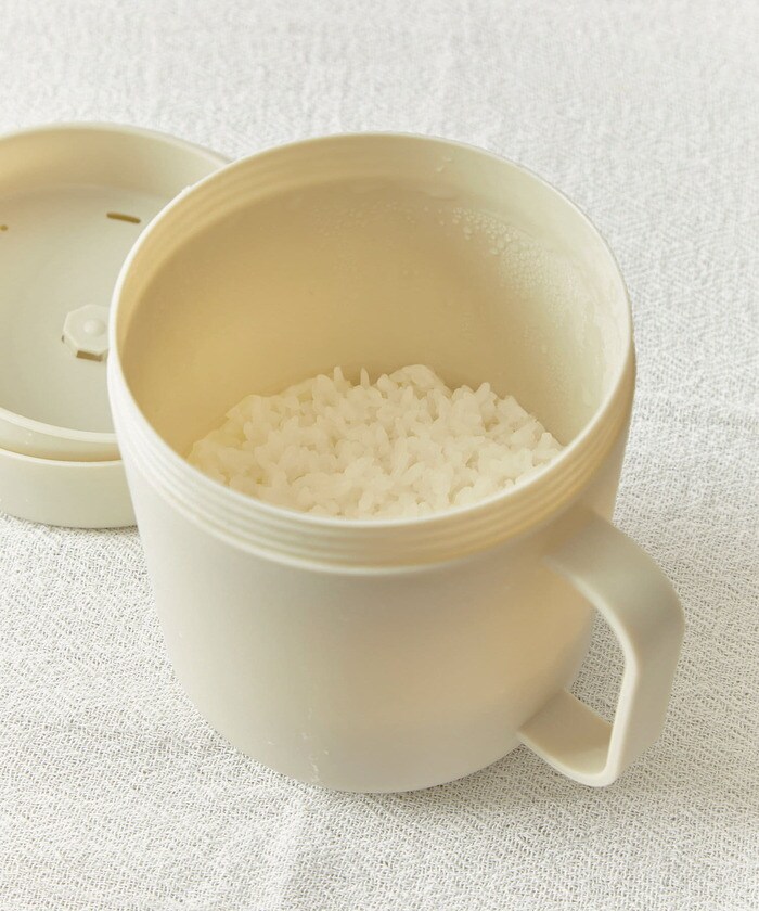 手を濡らすことなく流水で洗米でき、レンジで10分加熱するだけで完成!