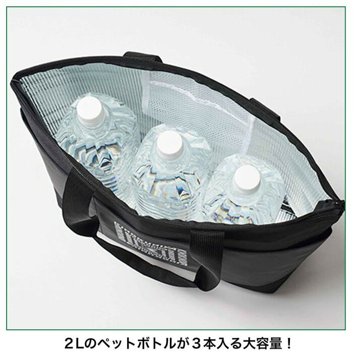 2Lのペットボトルを3本入れても余裕なサイズ