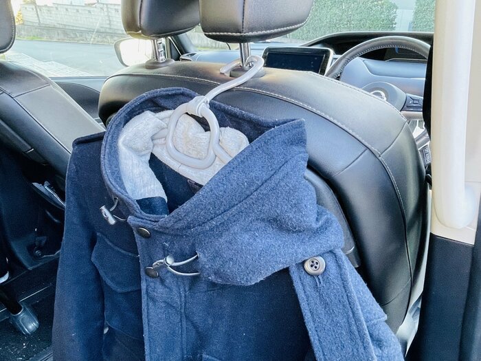 男性用のコートを掛けてみました