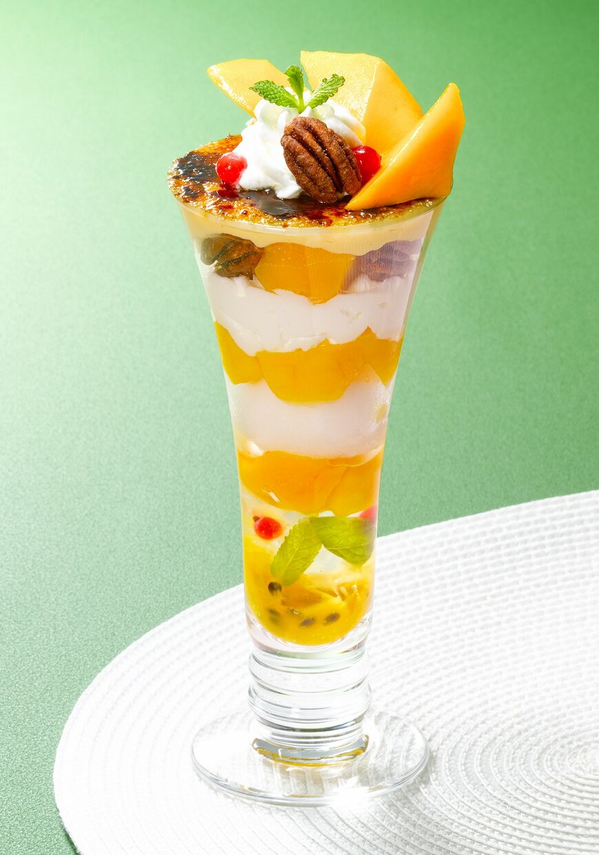 出所：ロイヤルホールディングス株式会社「スムージーが初登場！マンゴーの濃厚な香りと甘みを楽しむ夏期限定デザート『Mellow Apple Mango』～7月11日（木）から全国のロイヤルホストで販売～」