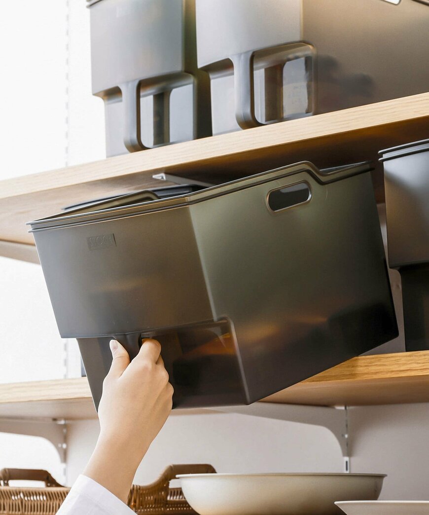 出所：3COINS公式　吊り戸棚ボックスワイド／KITINTO