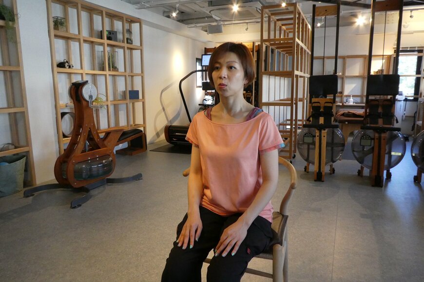 ②吐き終わったと思ったところで、口をすぼめて風船に空気を入れるように、さらに息を吐ききります。