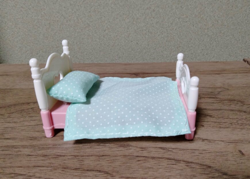 筆者撮影（キャンドゥ、ミニチュアベッド＆ドレッサー）