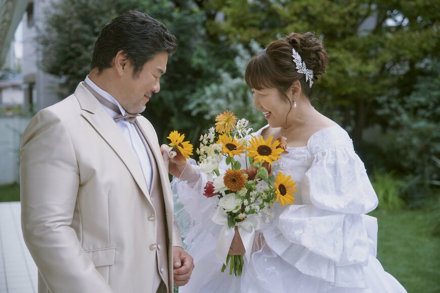 出所：株式会社リクルート「結婚30周年を前に思い出のドレス姿披露 夫妻の歩み振り返る『扉を開けては一生懸命前に進んできた』『ゼクシィ』で佐々木 健介さん、北斗 晶さん夫妻がバウリニューアル」