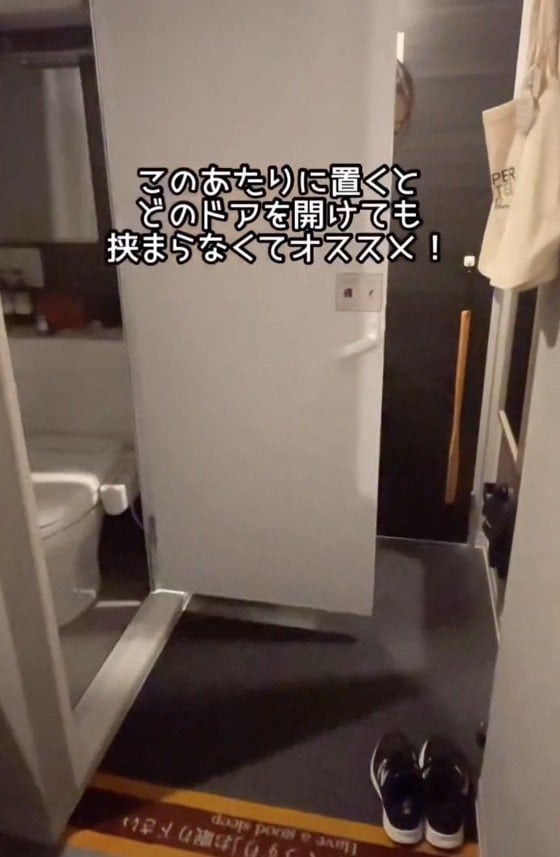 出所：@superhotel_official「スーパーホテルがお届けするホテルあるある部屋ver.」