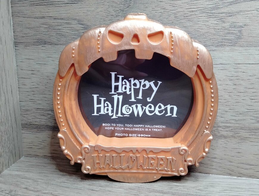 筆者撮影（セリア、ハロウィン フォトフレーム 丸型）