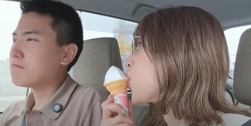 【33歳差カップル】ドライブデートで58歳彼女が知ってしまった「25歳彼氏の意外な一面」が話題