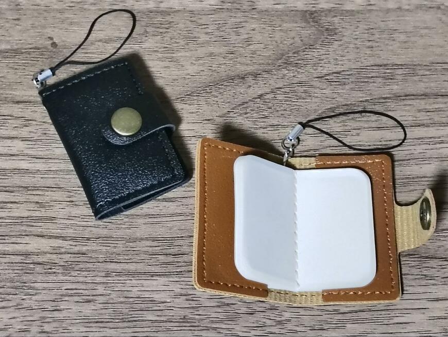 筆者撮影（セリア、ミニメモ帳ノート風ストラップ付）