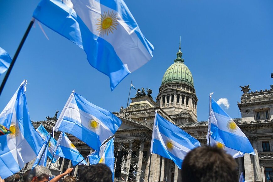 アルゼンチンは財政行き詰まりへの懸念から信用格下げに