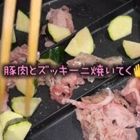 品数豊富でお腹も満足！【豚肉とズッキーニのマスタード炒め弁当】可愛いウインナーも入れた妻が作る夫への愛情弁当が素敵！