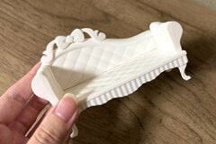 シルバニアの家具を100均で発見！ロココ調のミニソファがシルバニアにぴったり。実際に使って検証