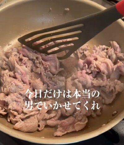 お肉を炒めていきます
