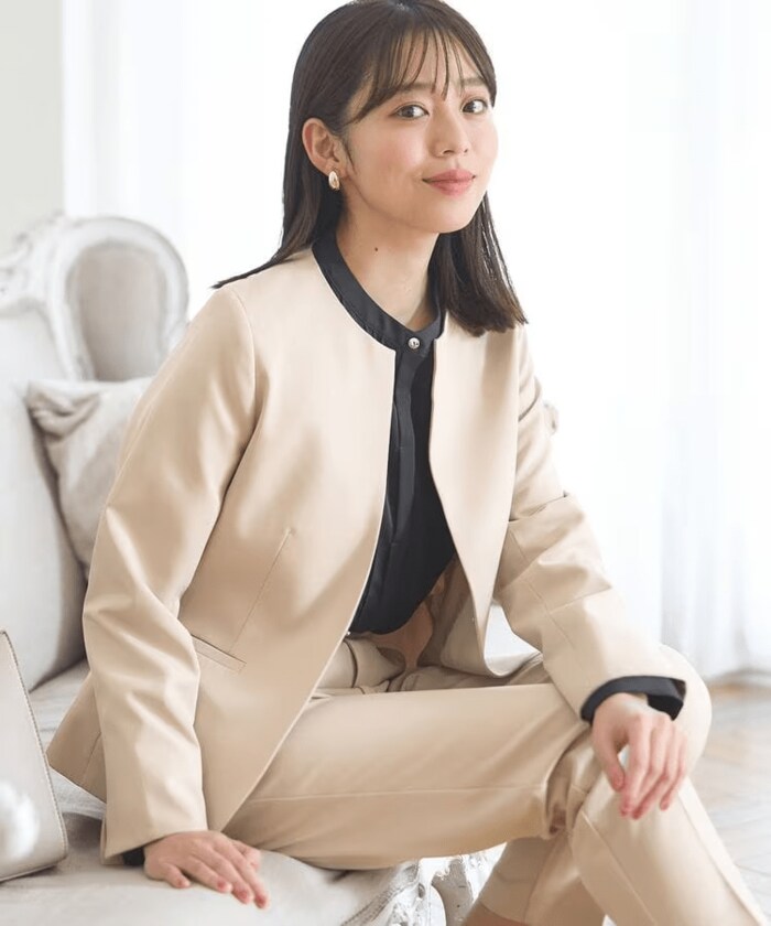 フェミニンなスタイルがお好みの方におすすめ「ノーカラージャケット」