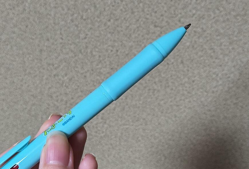 筆者撮影（ダイソー、たまごっち　３色ボールペン）