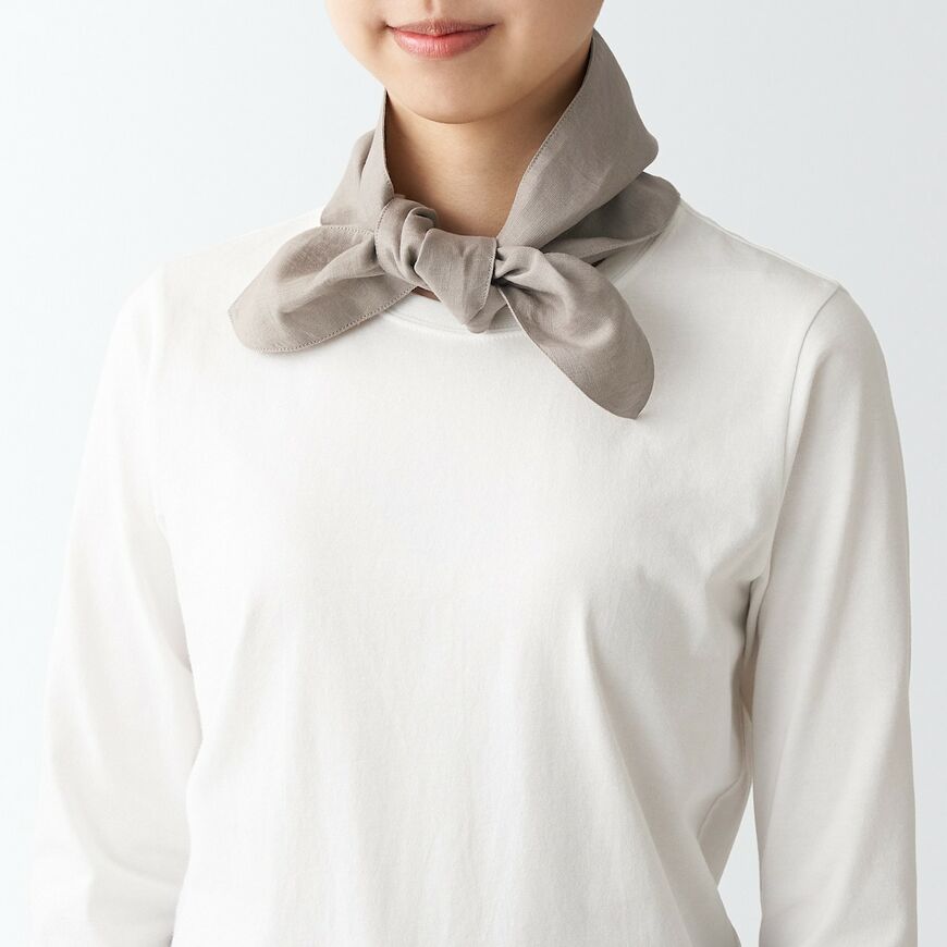 出所：無印良品　フレンチリネン　ポケット付きスカーフ