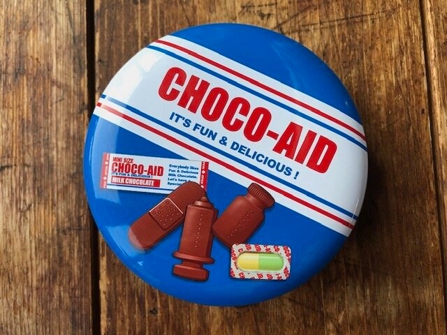 カルディ「チョコエイド　ラウンドティン」（筆者撮影）