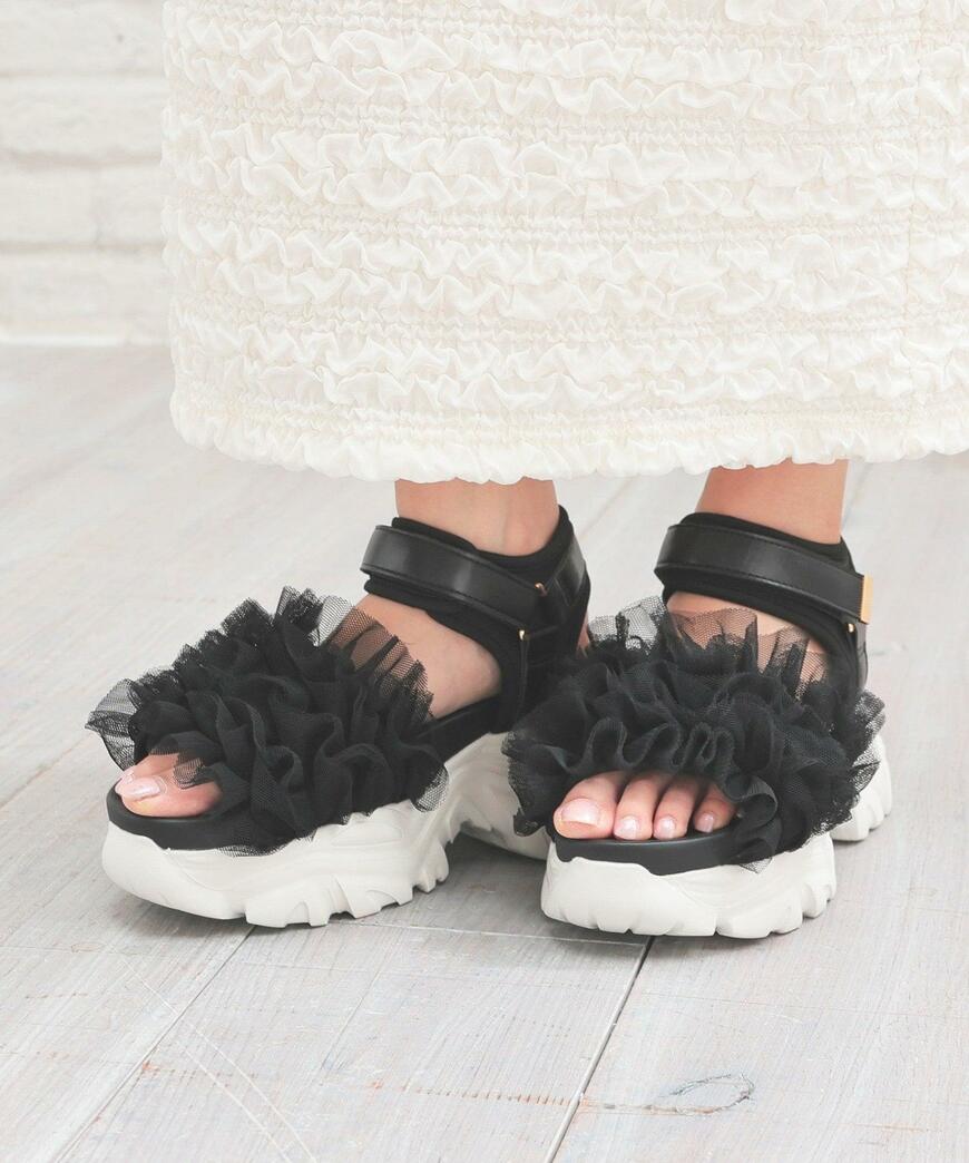 出所：ハニーズ公式オンラインストア フリルスポーツサンダル