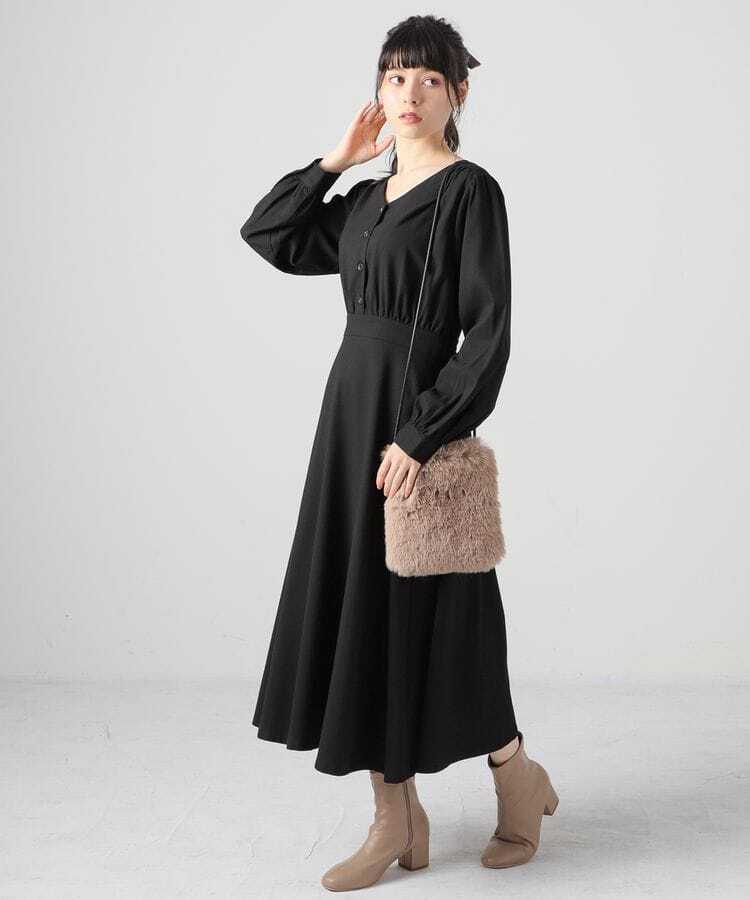 出所：ハニーズ公式通販 Vネックワンピース