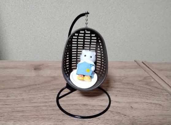 筆者撮影（セリア、ミニチュアハンギングチェア）