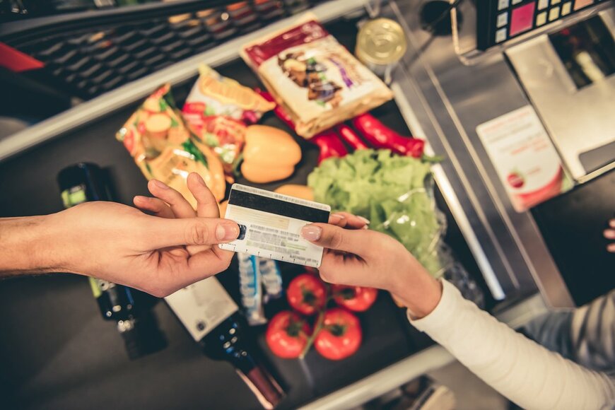 クレジットカードの利用はスーパーマーケットが増加