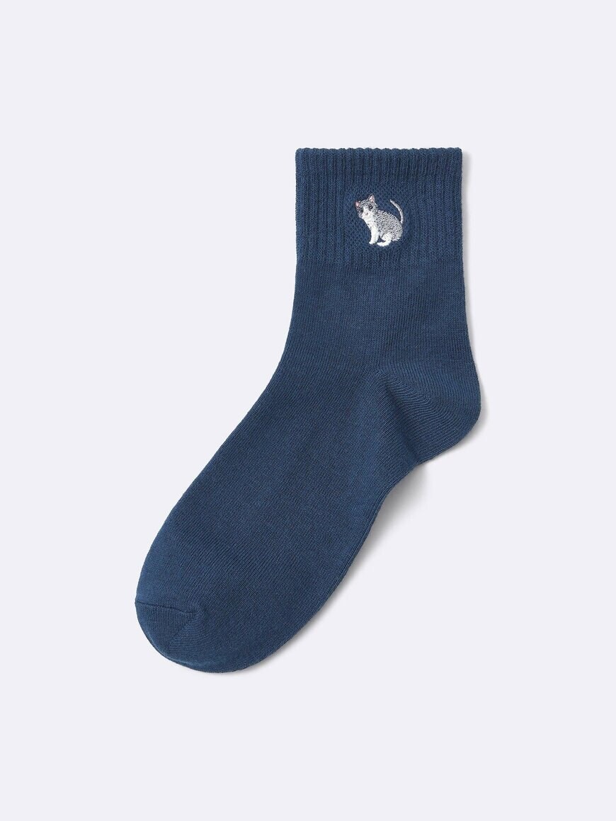 GU公式　アンクルソックス（刺繍）