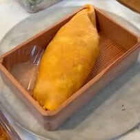 【愛妻弁当】真ん中にどーん！と詰まった大きな「オムライス弁当」見栄えも彩りもばっちりで美味しそう！