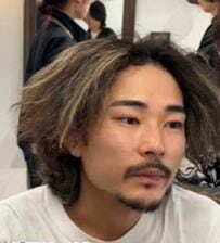 「パーマがとれてきた」イケメン男性が強めパーマを依頼　仕上がりが俳優そっくりだと話題に
