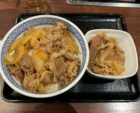 吉野家「肉だく牛丼」を食べてきた！アタマの大盛との違いは？肉だくを120％楽しむ食べ方も