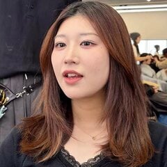 セミロング女性が…顎下3センチまでバッサリカット！→軽やかで可愛い〈レイヤーボブ〉スタイルに！「最高っす！」と笑顔満開