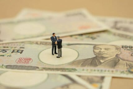 【定年退職を控えた人】任意継続は「20日以内」、国民健康保険は14日以内。10月からの見直しで選び方はどう変わる？