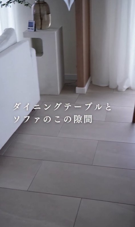 【すき間活用術】ダイニングテーブルとソファ裏のすき間にカインズのパズルラックがぴったり！ダイニングのごちゃつきも解消