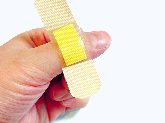 スタンダードサイズをキズに貼ってみます