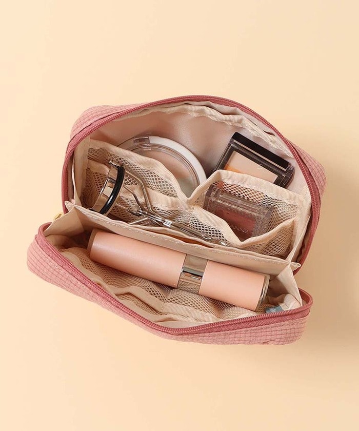 収納力抜群でありながらも、バッグにさっと収まる絶妙なサイズ感