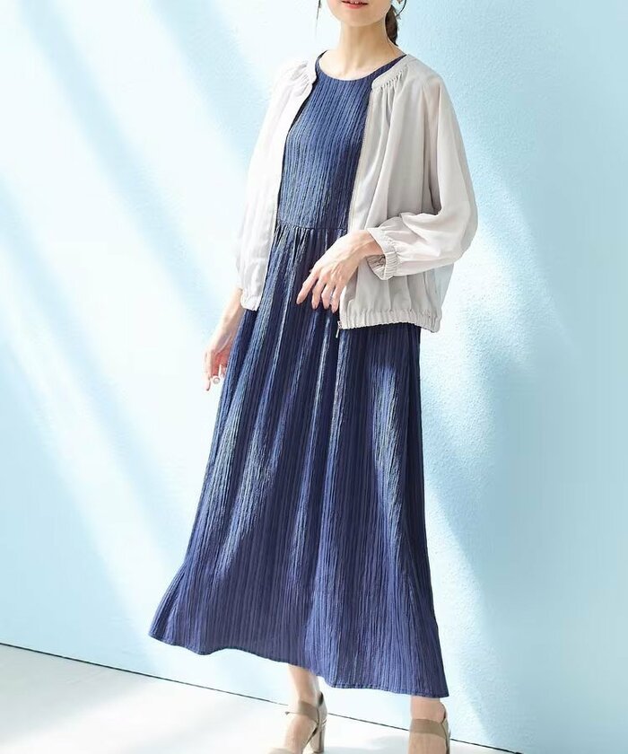 伸縮性のあるギャザーとハイウエスト切り替えのワンピース