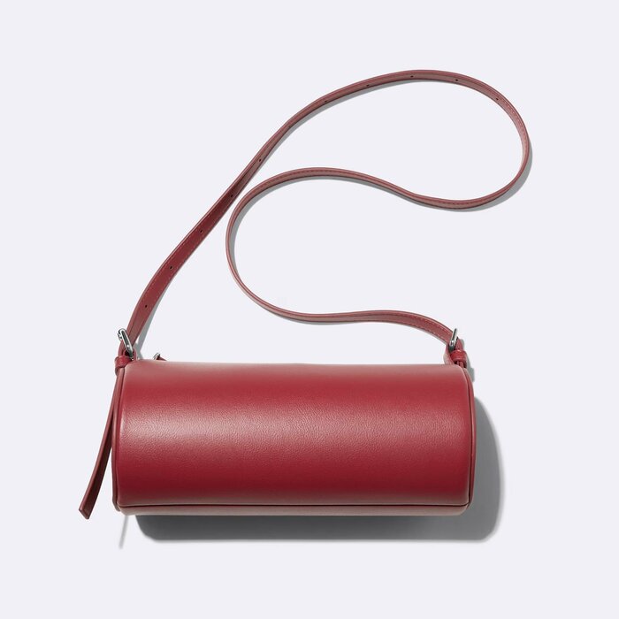 GUの高機能な「シリンダーバッグ」