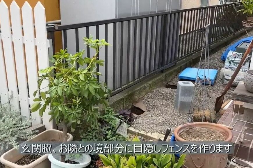 「わくわくする空間に」お隣との境目にナチュラルな木製フェンスDIY　おしゃれに目隠し