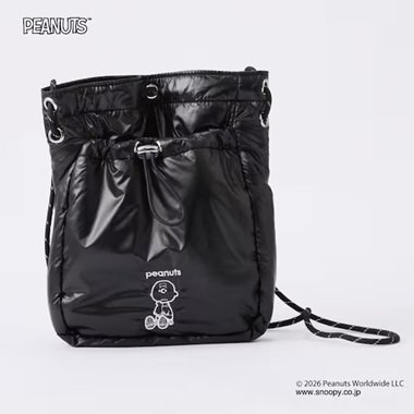 質感がおしゃれ「PEANUTSサコッシュ」（2443円）