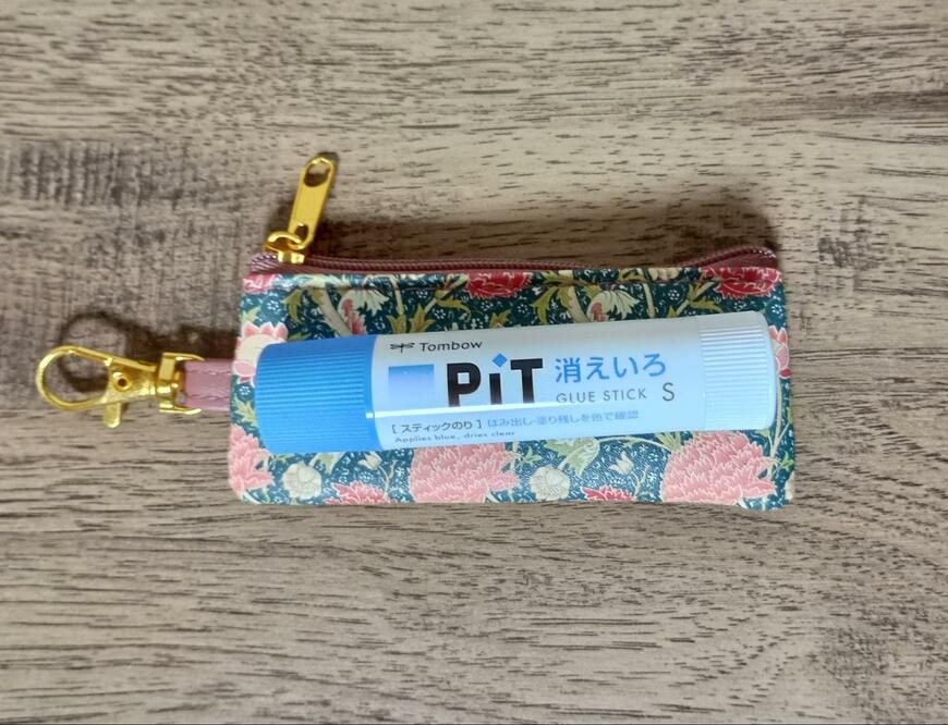 筆者撮影（セリア、スリムコインケース フック付 WM）