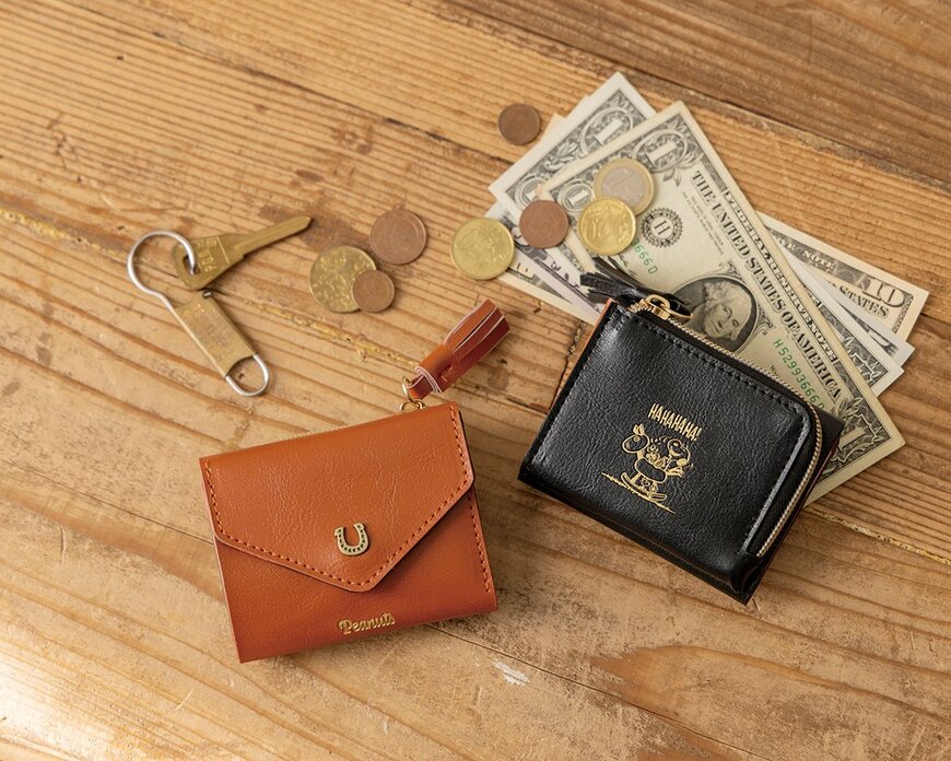 出所：ローソン公式　SNOOPY YEAR OF THE HORSE MINI WALLET BOOK BLACK/BROWN