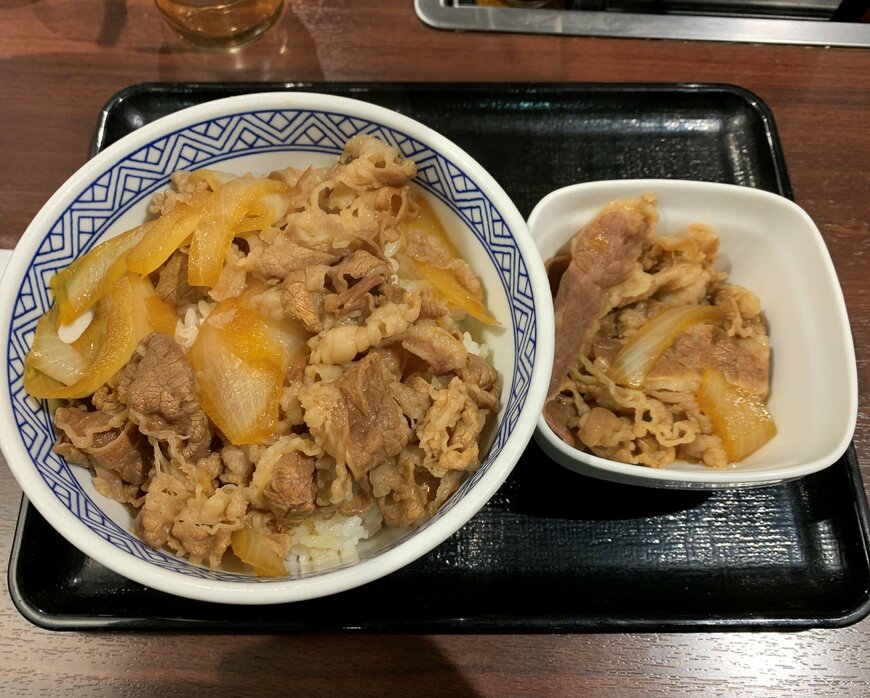 吉野家「肉だく牛丼」を食べてきた！アタマの大盛との違いは？肉だくを120％楽しむ食べ方も【2022年3月ベストセレクション】 